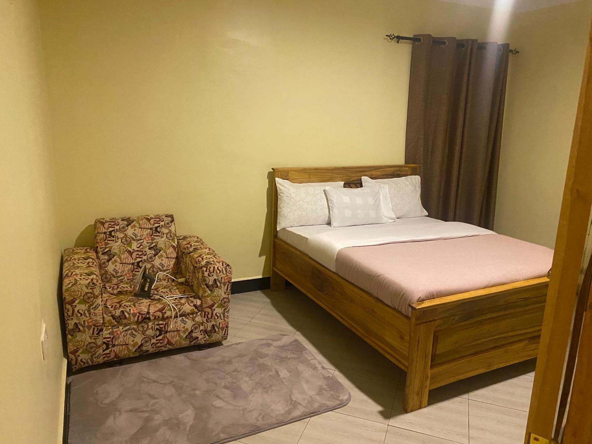Town Retreat Moshi Apartment Bagian luar foto