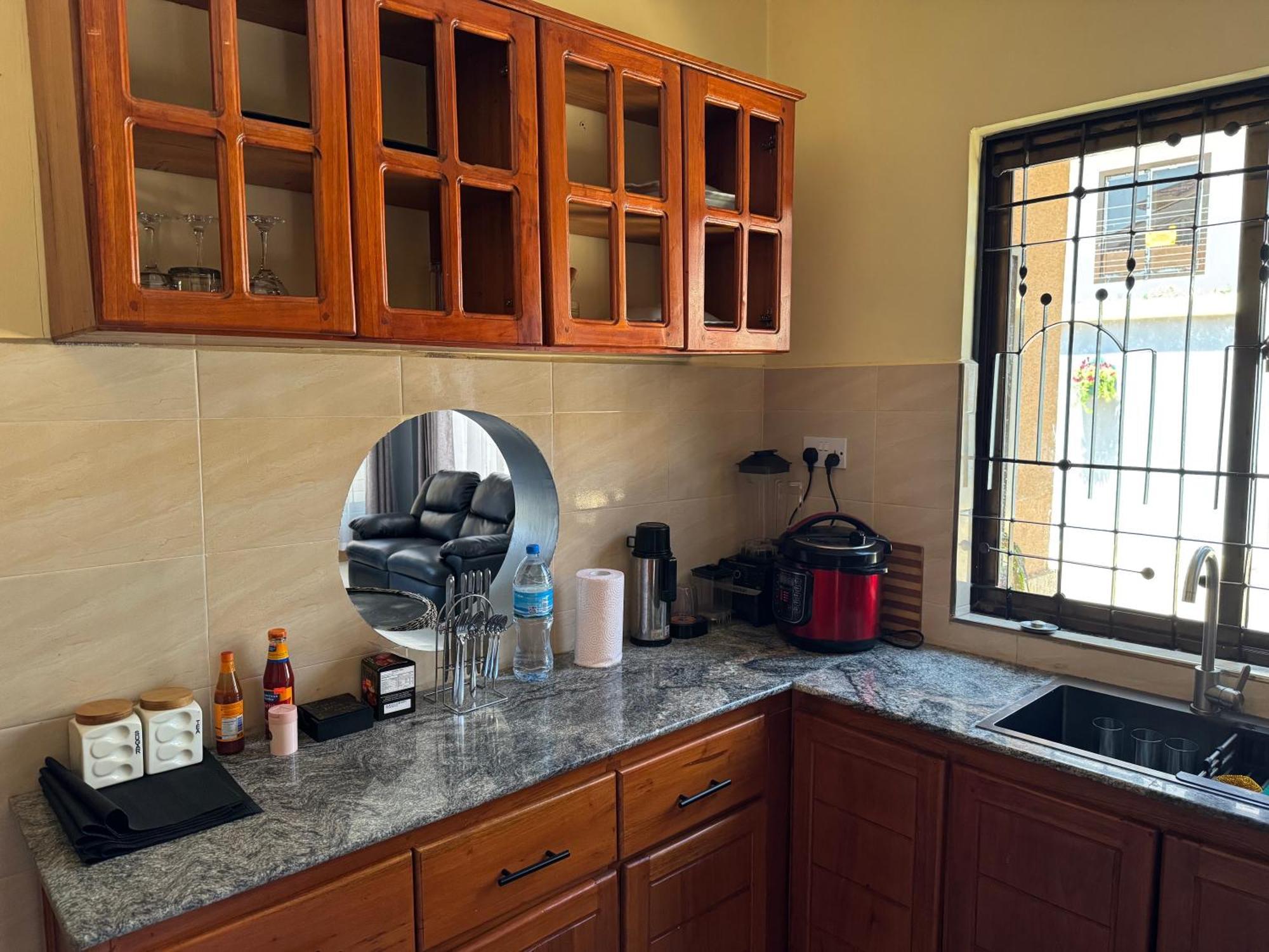 Town Retreat Moshi Apartment Bagian luar foto